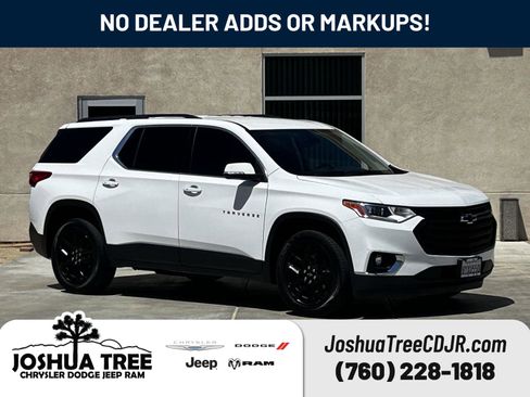 Used 2021 Chevrolet Traverse LT w/ LPO, Black Accent Package FWD image 1
