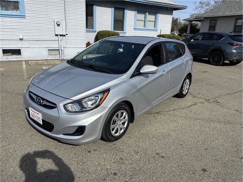 Used 2013 Hyundai Accent GS image 3