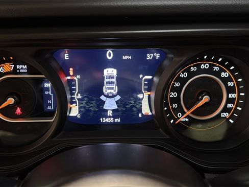 Used 2024 Jeep Wrangler Unlimited Rubicon w/ Technology Group image 35