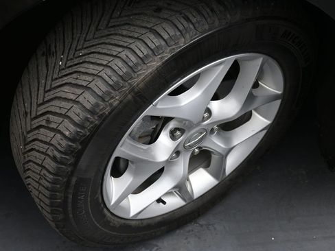 Used 2019 Chrysler Pacifica Touring Plus w/ Advanced Safetytec Group FWD image 18