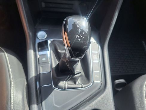 Used 2022 Volkswagen Tiguan SE R-Line image 16