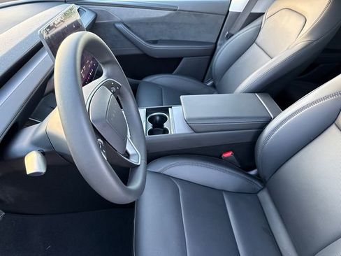 Used 2026 Tesla Model Y 2WD image 19