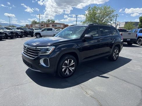 Used 2024 Volkswagen Atlas SE AWD/4WD image 3