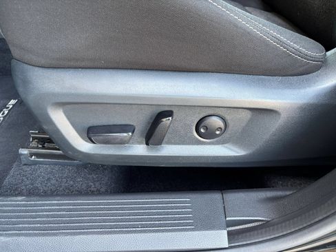 Used 2025 Nissan Rogue SV FWD image 18
