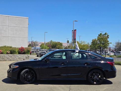 Used 2025 Honda Civic Sport image 4