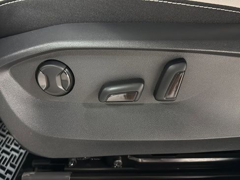 New 2026 Volkswagen Taos SE AWD/4WD image 18
