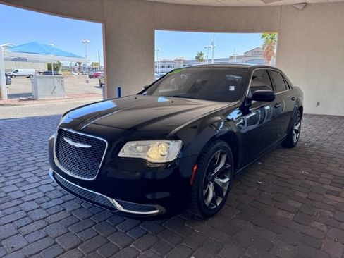 Used 2018 Chrysler 300 Touring RWD image 1