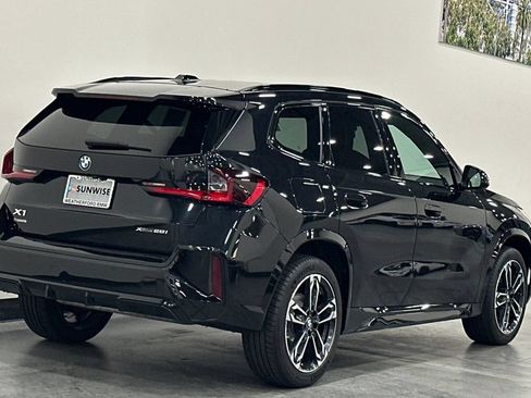 Used 2023 BMW X1 xDrive28i w/ M Sport Package AWD/4WD image 4