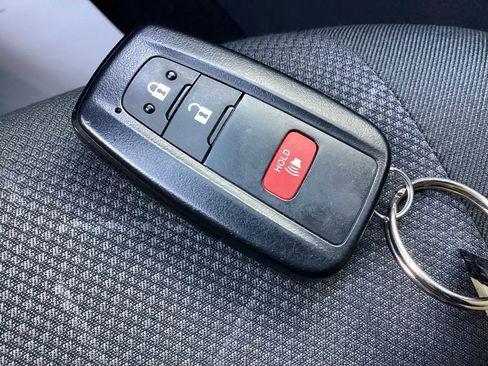 Used 2025 Toyota RAV4 XLE image 24