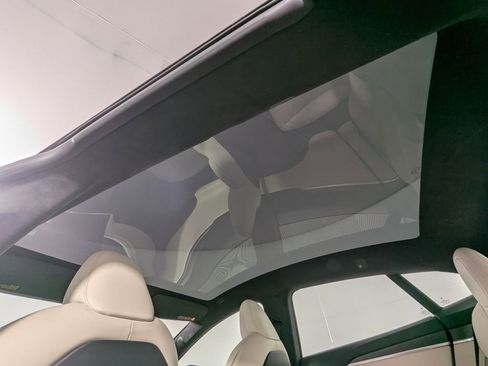Used 2021 Tesla Model S Plaid image 17