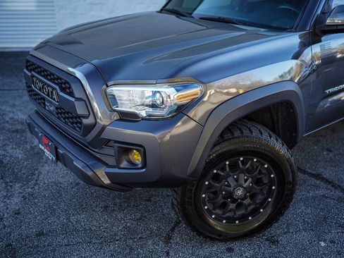 Used 2019 Toyota Tacoma TRD Off-Road w/ Technology Package image 2