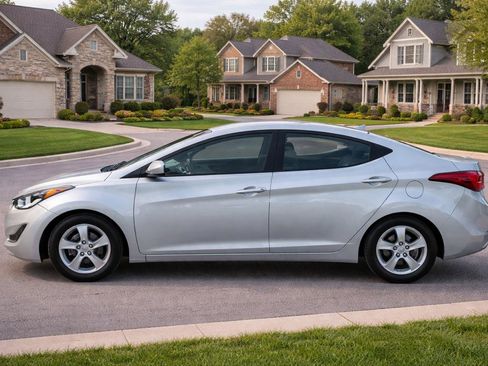 Used 2014 Hyundai Elantra SE image 4