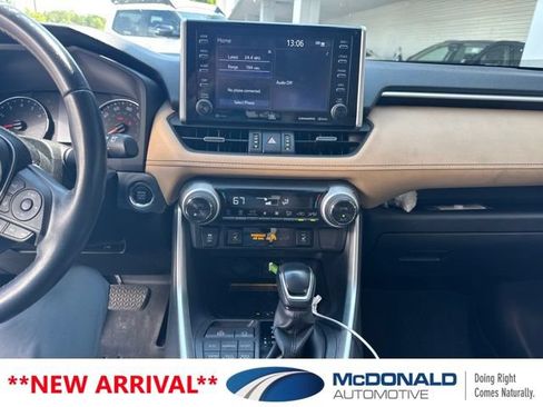 Used 2019 Toyota RAV4 XLE Premium w/ Advanced Technology Package AWD/4WD image 5
