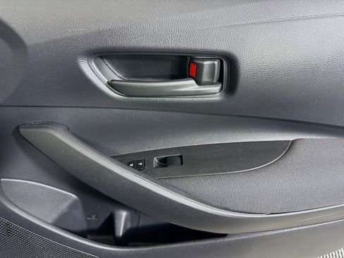 Used 2022 Toyota Corolla LE FWD image 30