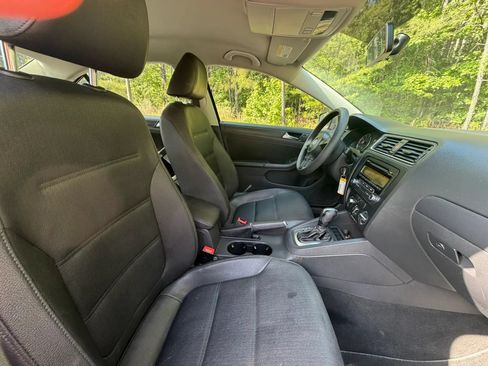 Used 2012 Volkswagen Jetta SE FWD image 19