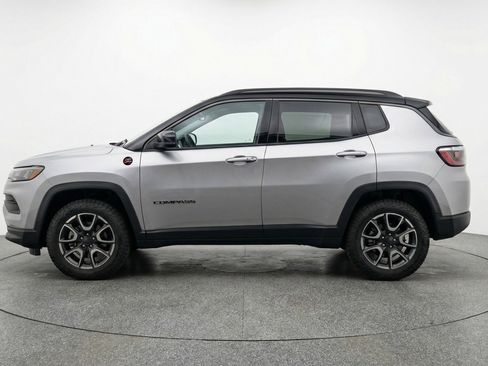 Used 2025 Jeep Compass Trailhawk w/ Trailer Tow Group AWD/4WD image 5