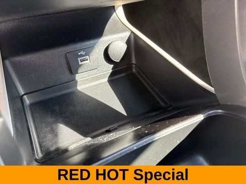 Used 2018 Ford Fusion SE image 24