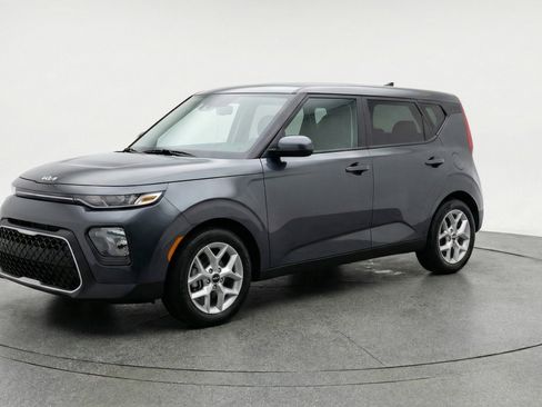 Used 2025 Kia Soul LX w/ LX Technology Package FWD image 3