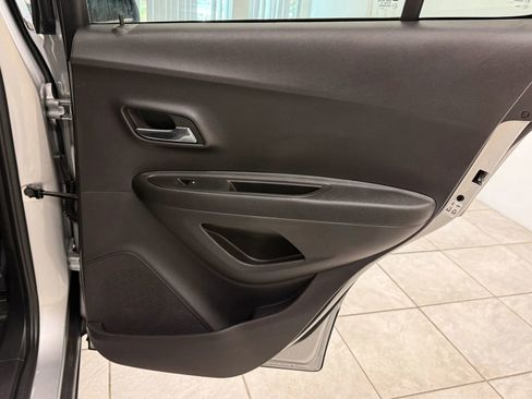 Used 2020 Chevrolet Trax LT w/ LT Convenience Package image 22