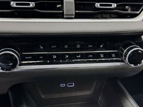 New 2026 Chevrolet Equinox LT w/ Convenience Package II image 17