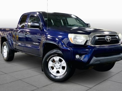 Used 2013 Toyota Tacoma 4x4 Access Cab V6 w/ TRD Off-Road Pkg image 3