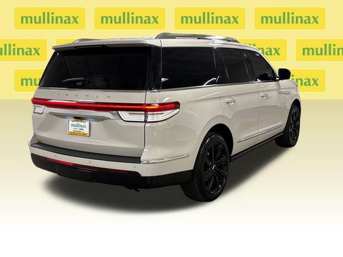 Used 2022 Lincoln Navigator Reserve AWD/4WD image 22
