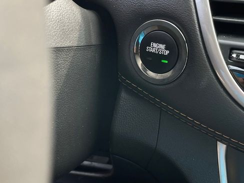 Used 2022 Chevrolet Trax LT w/ LT Convenience Package FWD image 16