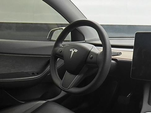 Used 2021 Tesla Model Y Long Range AWD/4WD image 19