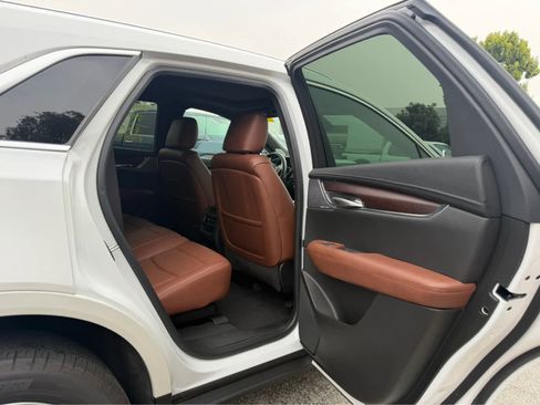 Used 2023 Cadillac XT5 Premium Luxury FWD image 6