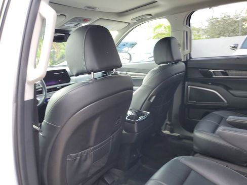 Used 2024 Kia Telluride EX w/ EX Captain's Chair Package FWD image 14