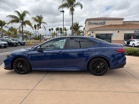 Used 2025 Toyota Camry SE FWD image 7