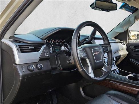 Used 2017 GMC Yukon XL SLT image 11