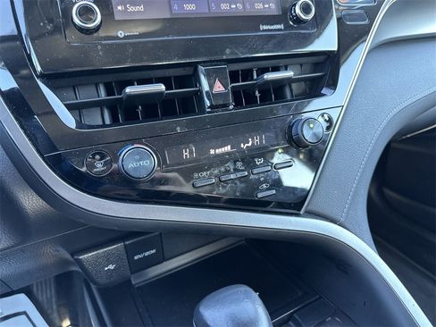 Used 2023 Toyota Camry SE image 18