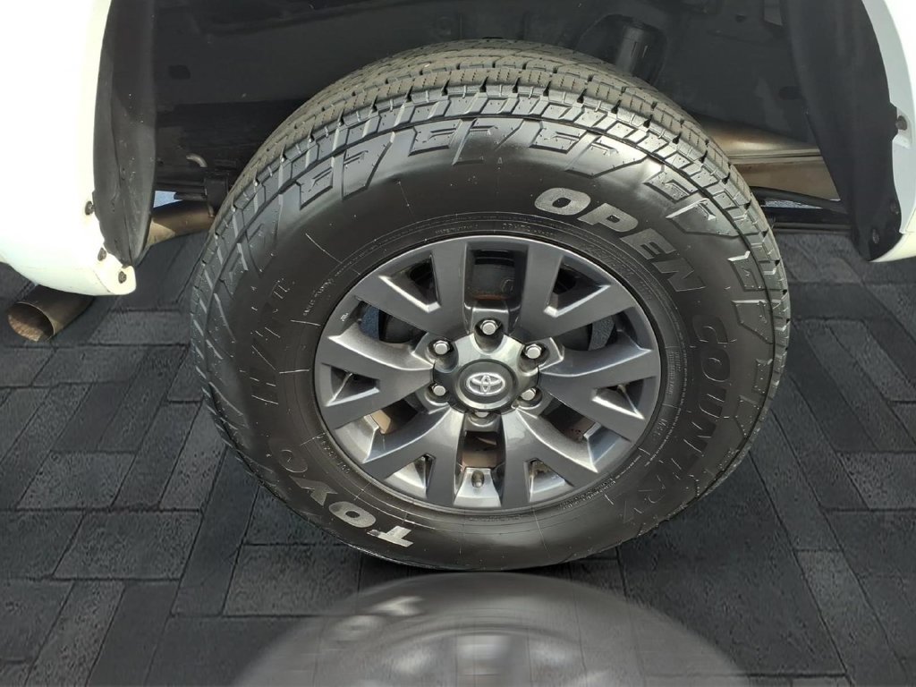 Used 2023 Toyota Tacoma SR5 AWD/4WD image 12