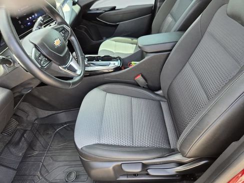 Used 2025 Chevrolet Trax LT w/ Driver Confidence Package FWD image 24