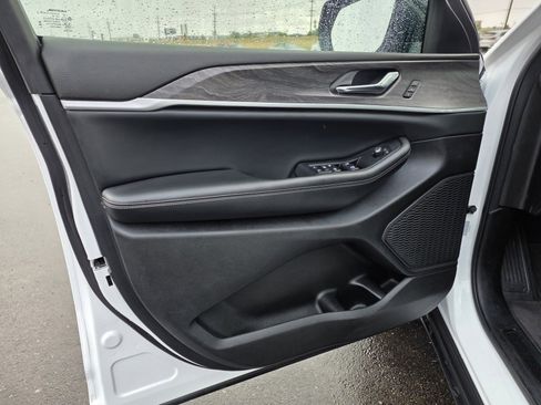 Used 2024 Jeep Grand Cherokee Limited image 15