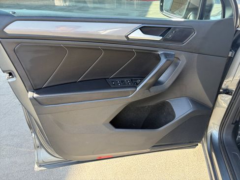 Used 2022 Volkswagen Tiguan SE AWD/4WD image 19