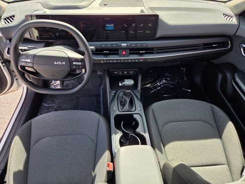 Used 2025 Kia K4 LXS image 16