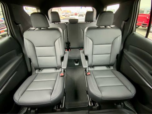 New 2026 Chevrolet Traverse LT w/ LPO, Floor Liner Package image 31