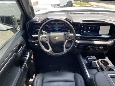 Used 2022 Chevrolet Silverado 1500 LTZ w/ Z71 Off-Road Package AWD/4WD image 2