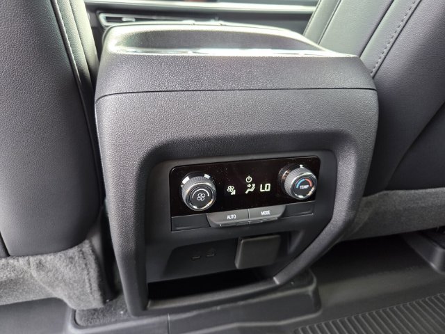 New 2027 Chevrolet Traverse LT w/ Sun and Wheel Package FWD image 12