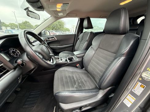 Used 2023 Mitsubishi Outlander SE FWD image 13