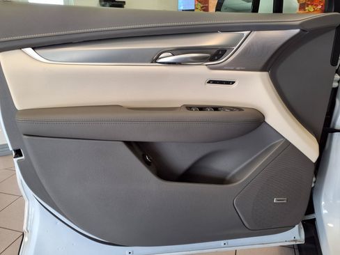 Certified 2025 Cadillac XT5 Premium Luxury w/ Technology Package AWD/4WD image 21