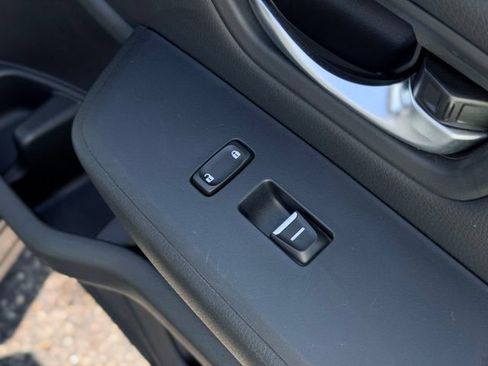 Used 2025 Honda Pilot EX-L image 17