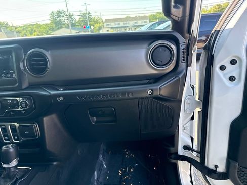 Used 2022 Jeep Wrangler Sport AWD/4WD image 22