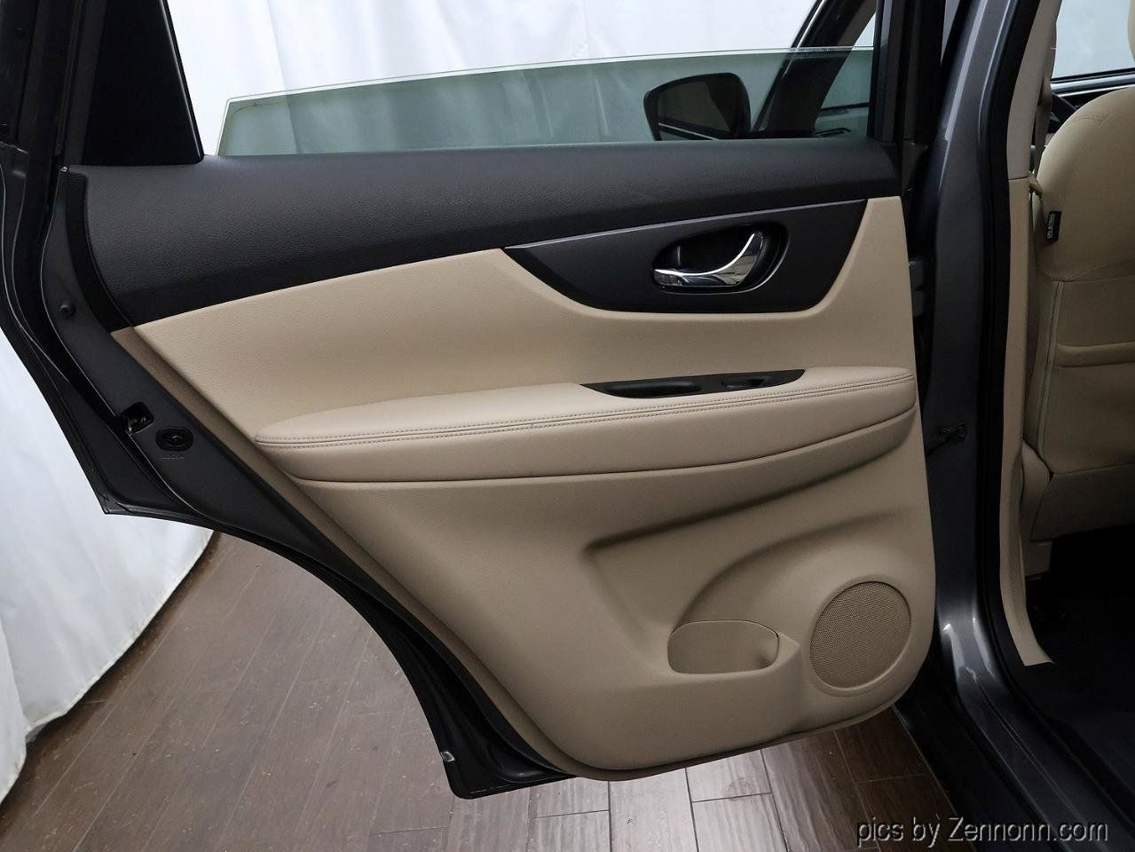 Used 2016 Nissan Rogue S FWD image 29