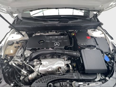 Used 2022 Mercedes-Benz GLB 250 w/ Premium Package Lite image 18