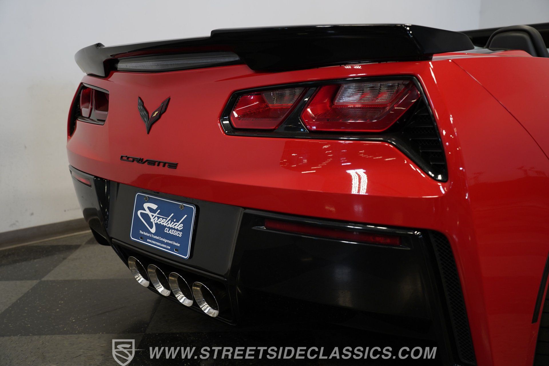 Used 2019 Chevrolet Corvette Stingray Convertible w/ Carbon Flash Badge Package RWD image 36