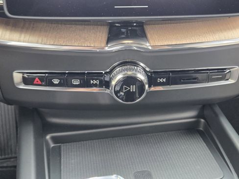 New 2026 Volvo XC60 B5 Plus w/ Protection Package Premier AWD/4WD image 15