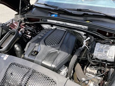 Used 2025 Porsche Macan AWD/4WD image 24